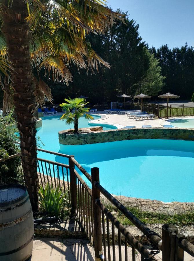 ホテル Domaine De Guillalmes Fumel エクステリア 写真