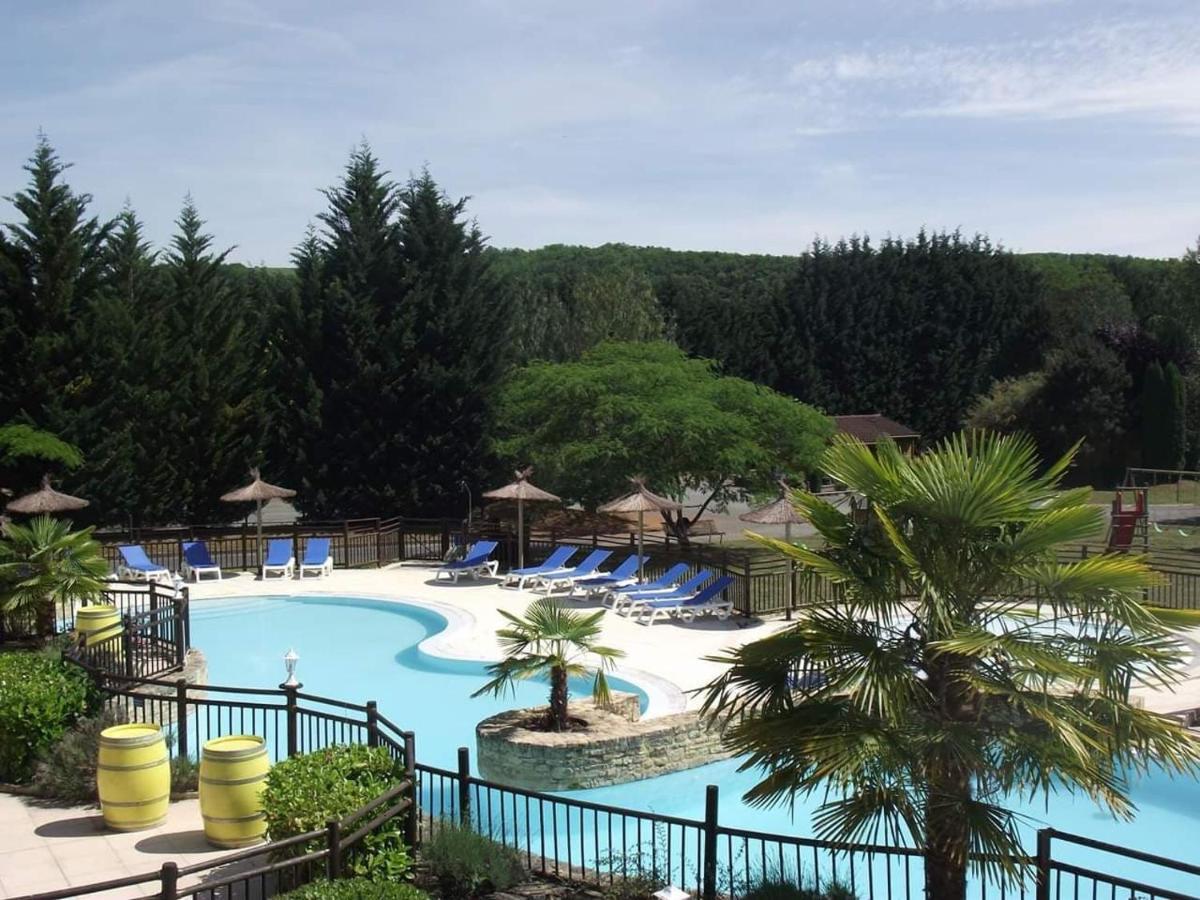 ホテル Domaine De Guillalmes Fumel エクステリア 写真