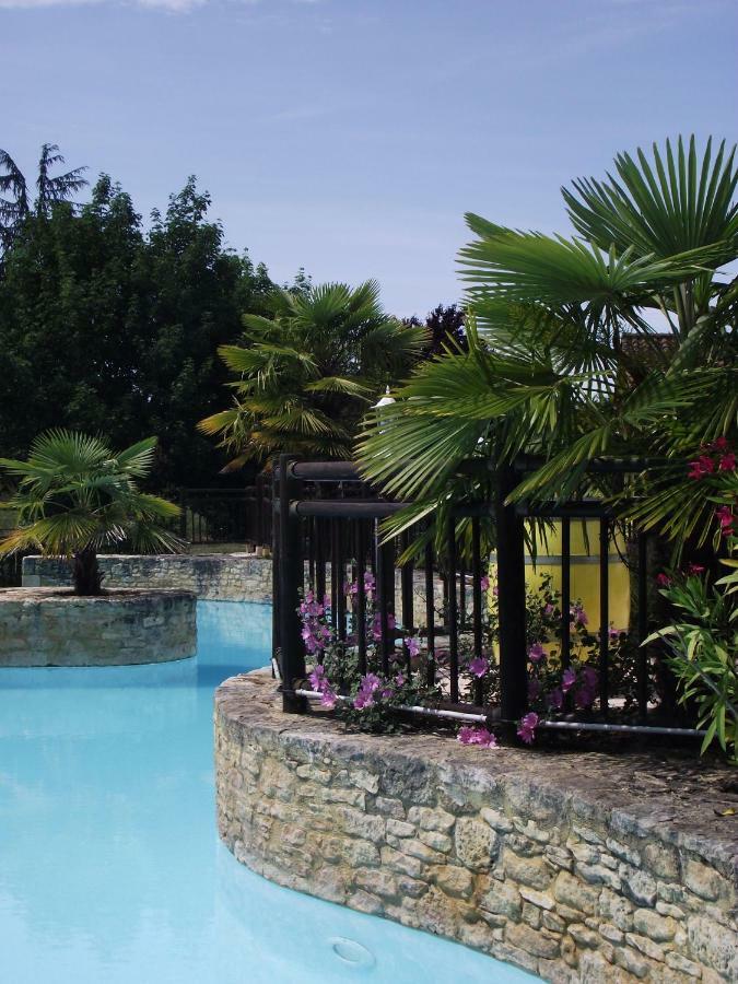 ホテル Domaine De Guillalmes Fumel エクステリア 写真